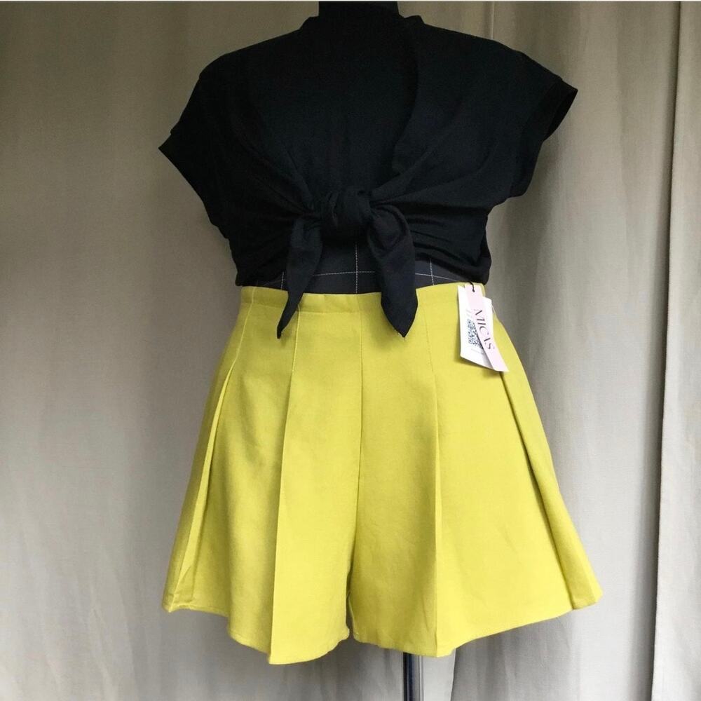 Micas lime mini skirt NWT size XL